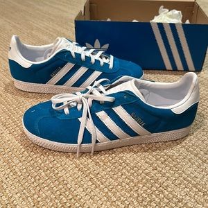NWT blue adidas Gazelle size 7